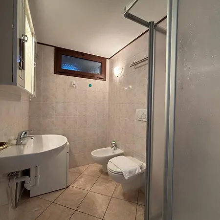 Apartment Casa Renato Lake View - Larihome A66